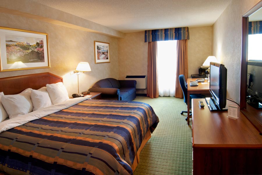 Quality-Hotel-and-Suites---Room-1-East